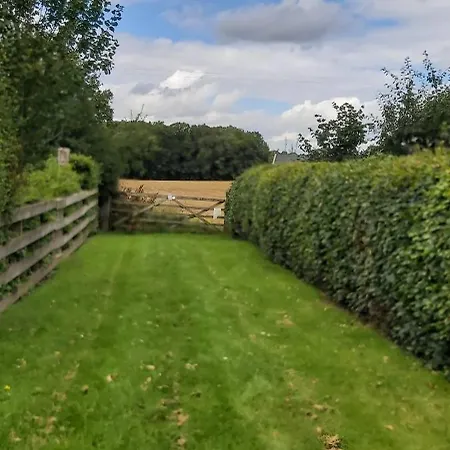 Willow 4 Bed, Cosy Stopover, Dogs Welcome